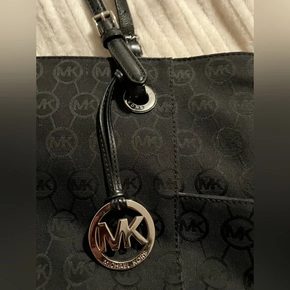 Black MICHAEL Kors Jet Set Tote Bag with Signature Canvas Print - Picture 13 of 16